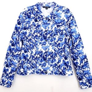 Nwot Chadwicks of Boston  White /Blue Floral Jean Jacket w/Stretch